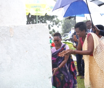 Burunga : L’Ombudsman Aimée Laurentine Kanyana, Envoyée du Gouvernement pour le 33è anniversaire de l’adoption de la Charte de l’Unité Nationale